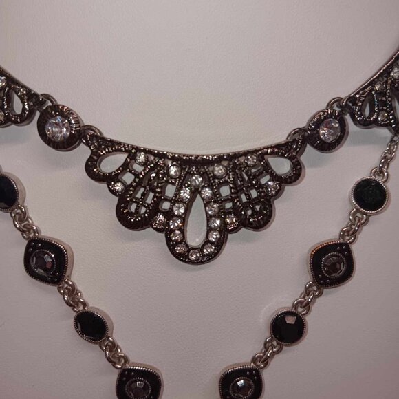 Liz Claiborne, 2 Signed Necklaces, Gunmetal and Silvertone - Picture 3 of 6